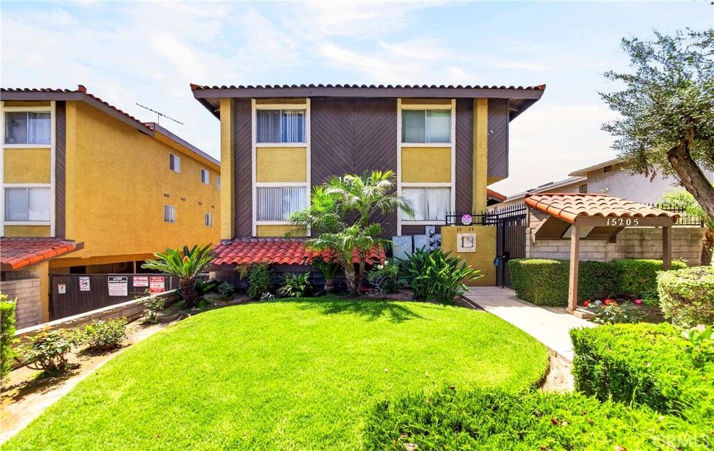 Property Photo:  15205 S Budlong Avenue 19  CA 90247 