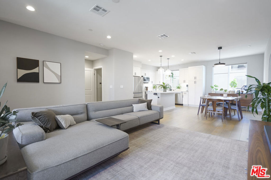Property Photo:  2189 Bluewing Walk  CA 90249 
