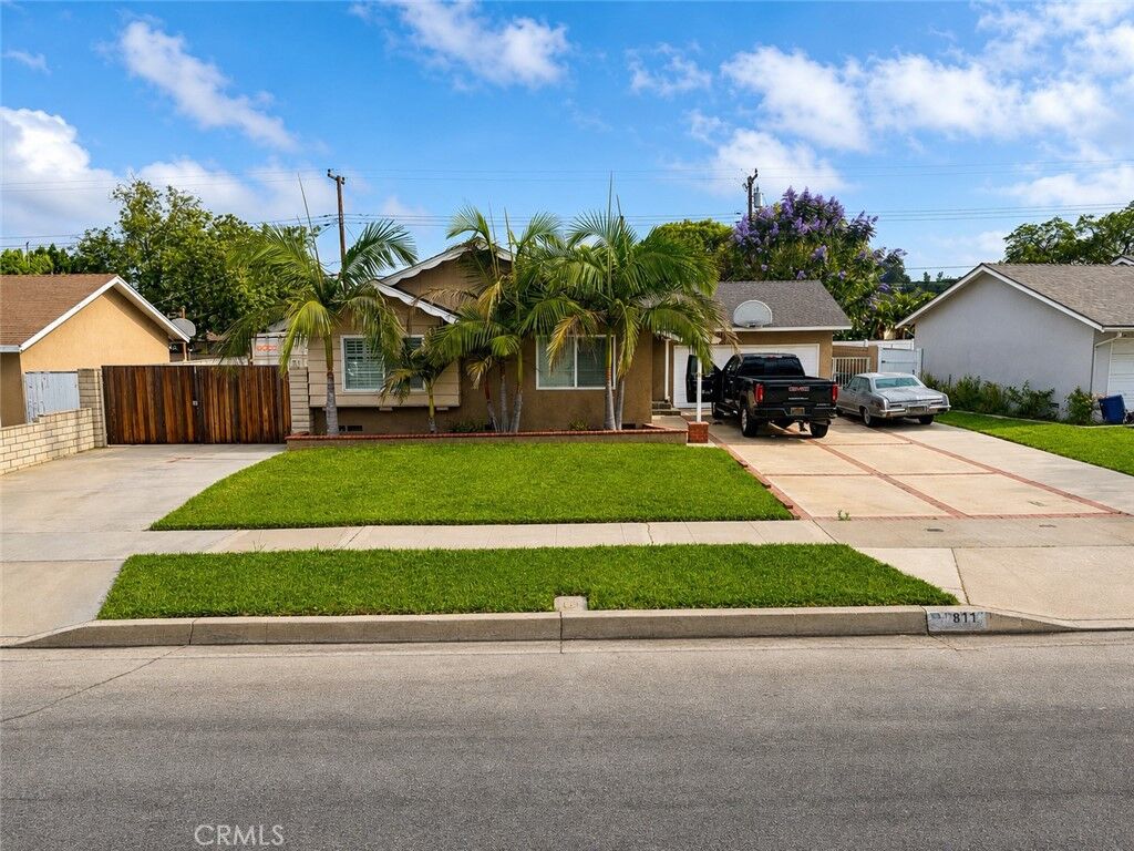 Property Photo:  811 E Saint James Avenue  CA 92865 