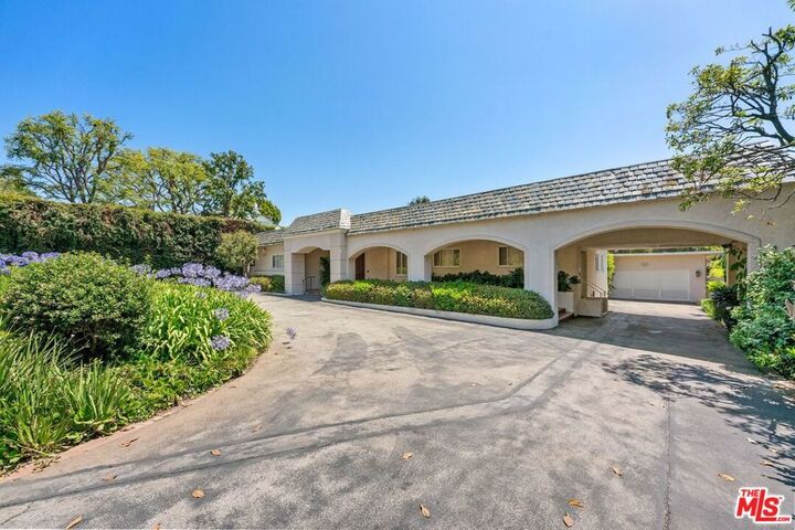 Property Photo:  240 S Bristol Avenue  CA 90049 