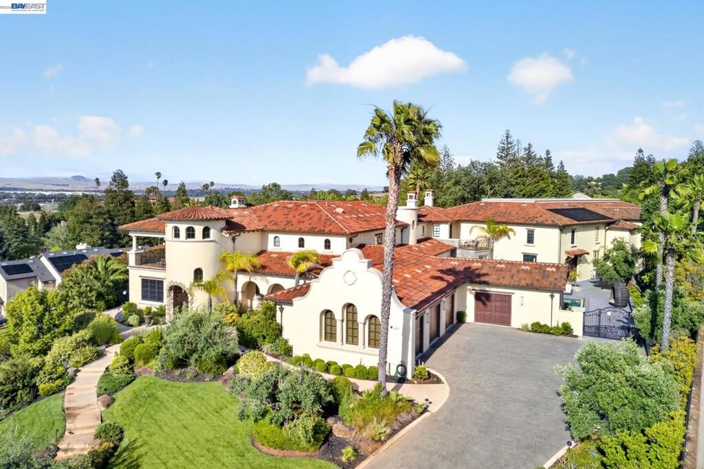 Property Photo:  2751 Crellin Rd  CA 94566 