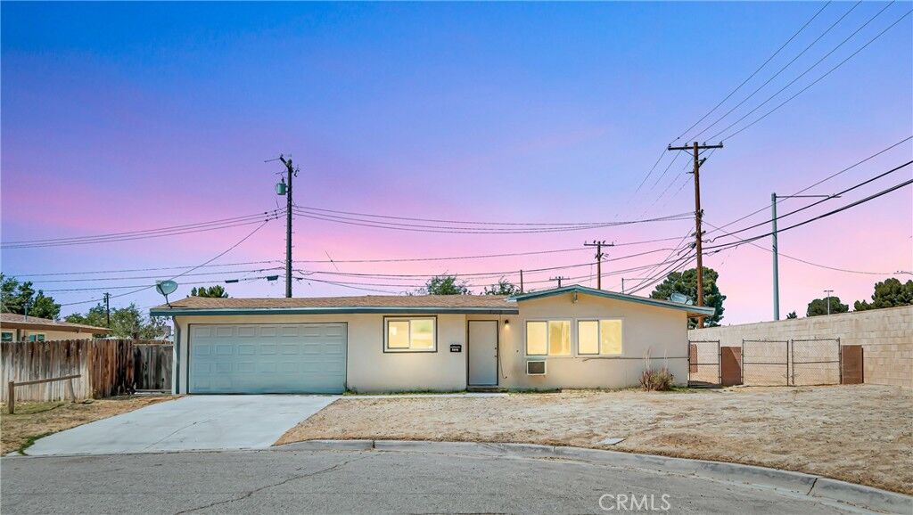 Property Photo: 2005 W Oldfield CA 93536