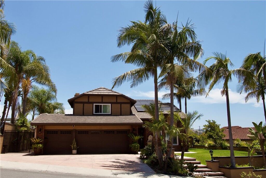 Property Photo:  28752 Charreadas  CA 92677 