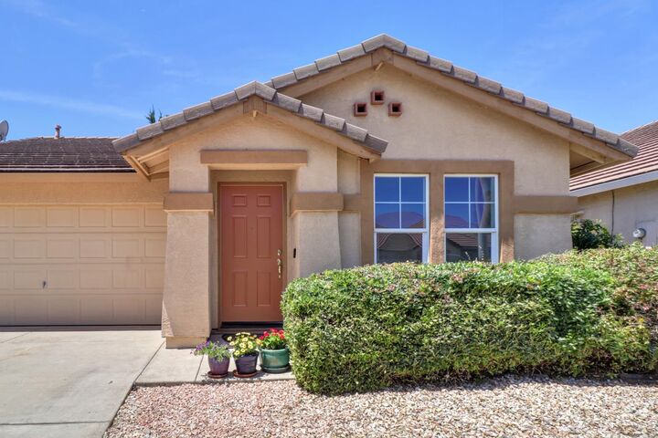 Property Photo: 1825 Broad Stripes Way CA 95747