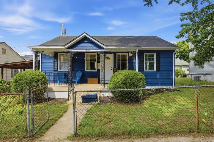 Property Photo:  1306 Berry St  TN 37138 
