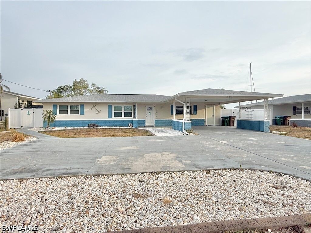 Property Photo:  1726 Bikini Court R  FL 33904 