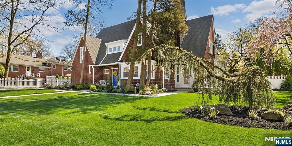 Property Photo:  206 Lakeview Avenue  NJ 07605 
