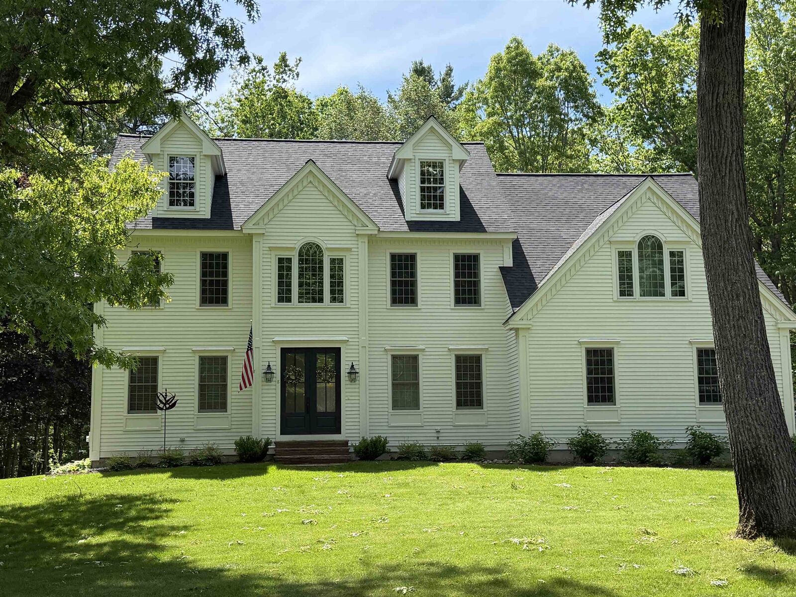 Property Photo:  8 Eagle Court  NH 03840 