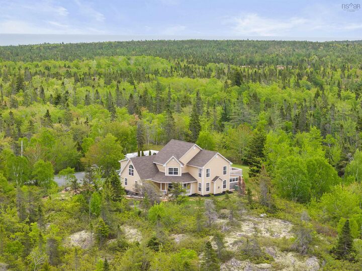 1021 Bissett Road — photo 1