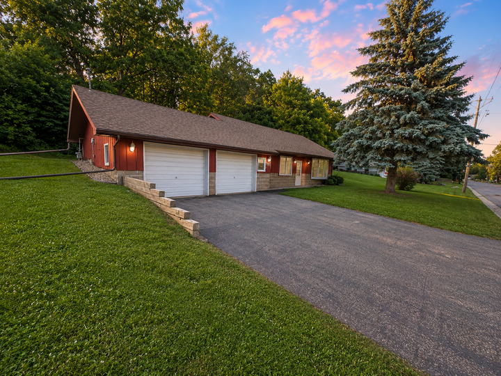 Property Photo:  718 Willow Street  MN 55021 