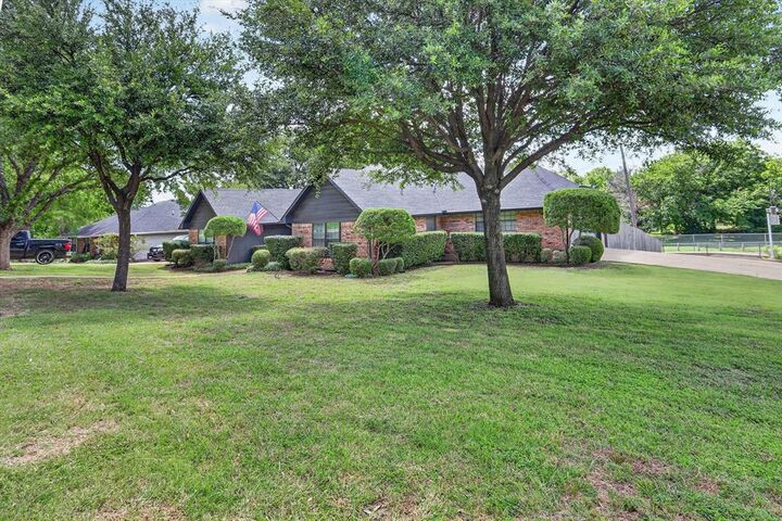 Property Photo: 1002 Capetown Drive TX 75050