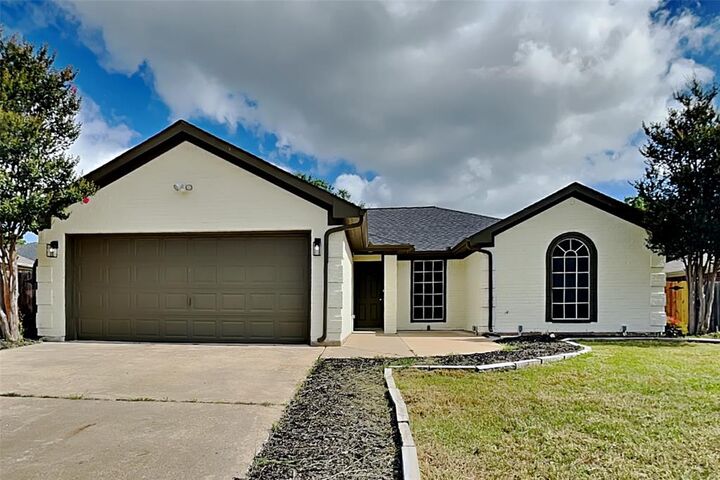 Property Photo: 524 Buckstone Drive TX 76179