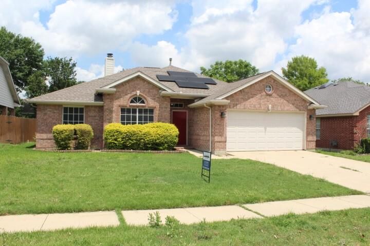 Property Photo: 1070 Hillwood Drive TX 76179