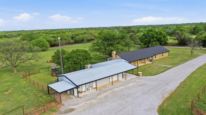 Property Photo:  187 County Road 4195  TX 76234 