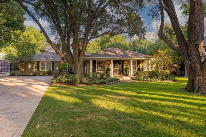 Property Photo: 4243 Beechwood Lane TX 75220