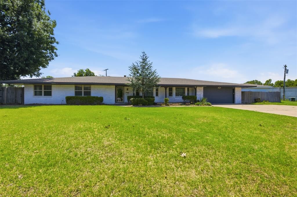 Property Photo: 1637 Pecan Avenue OK 73072