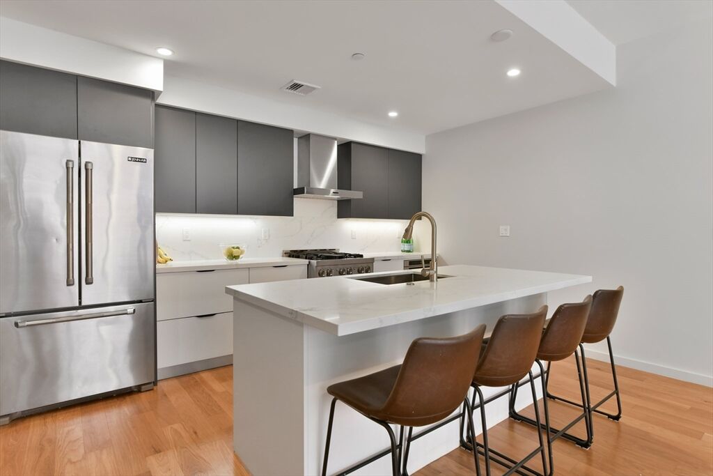 Property Photo: 531-533 E 2nd St 201 MA 02127