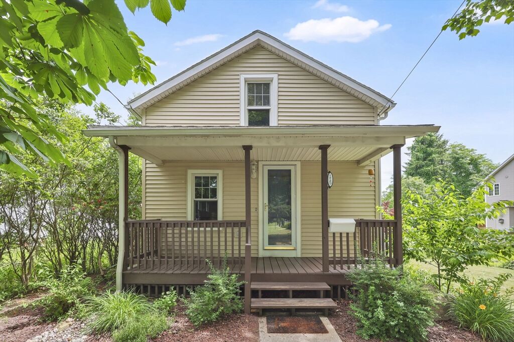Property Photo:  115 Saratoga Ave  MA 01013 