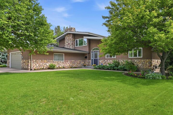 Property Photo: 355 Willow Ridge Place SE AB T2J 1N2