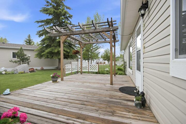 Property Photo:  4919 Doncaster Avenue  AB T4R 2Z8 