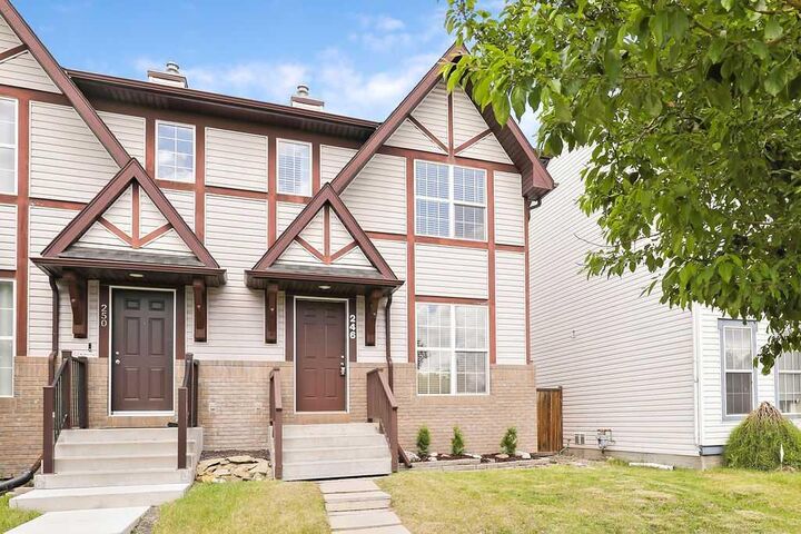 Property Photo: 246 Elgin View SE AB T2Z 4N6