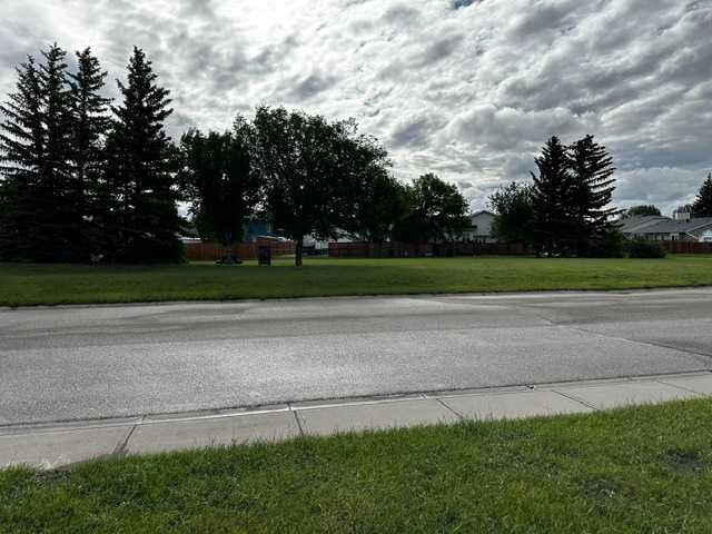 Property Photo: 336 Parkview Estates AB T1P 1K8