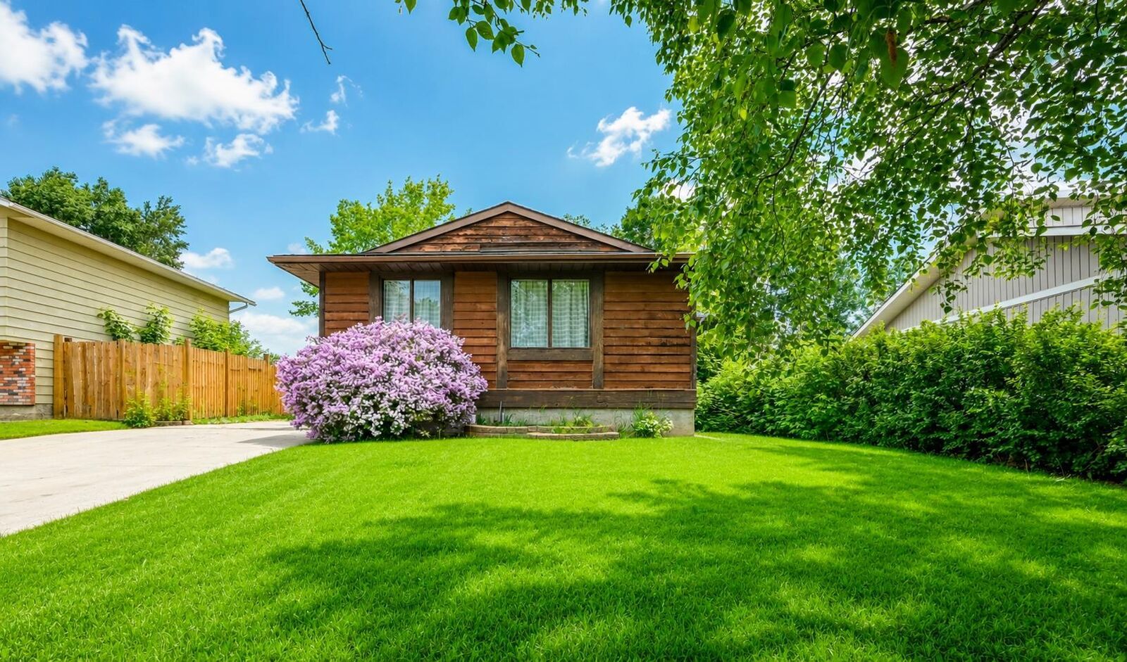 Property Photo:  9918 70 Avenue  AB T8V 5G6 