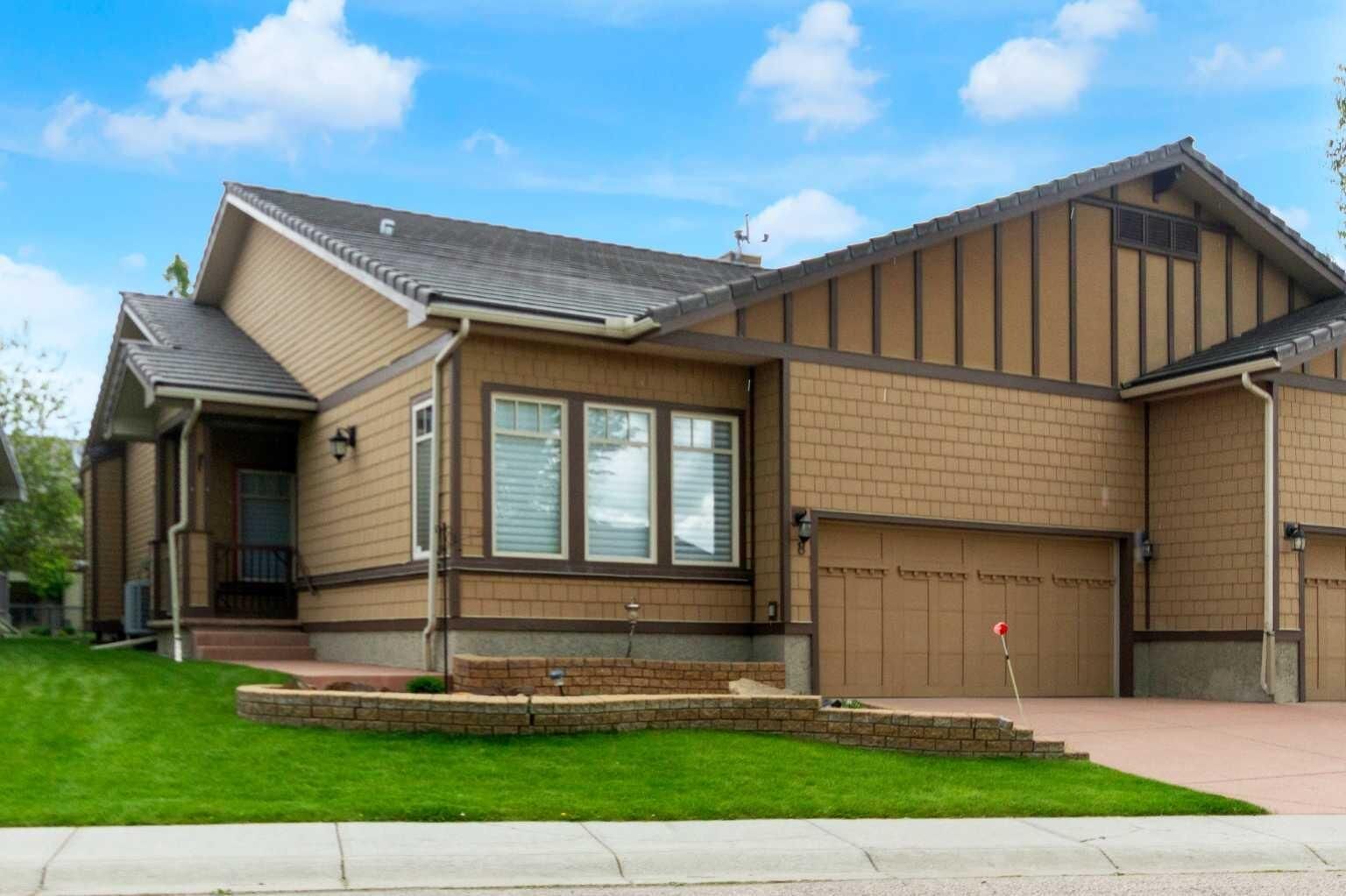 Property Photo:  8 Bridle Estates Manor SW  AB T2Y 4H4 