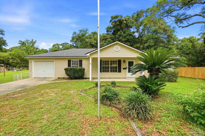 Property Photo:  4233 Seminole Trl  FL 32583 