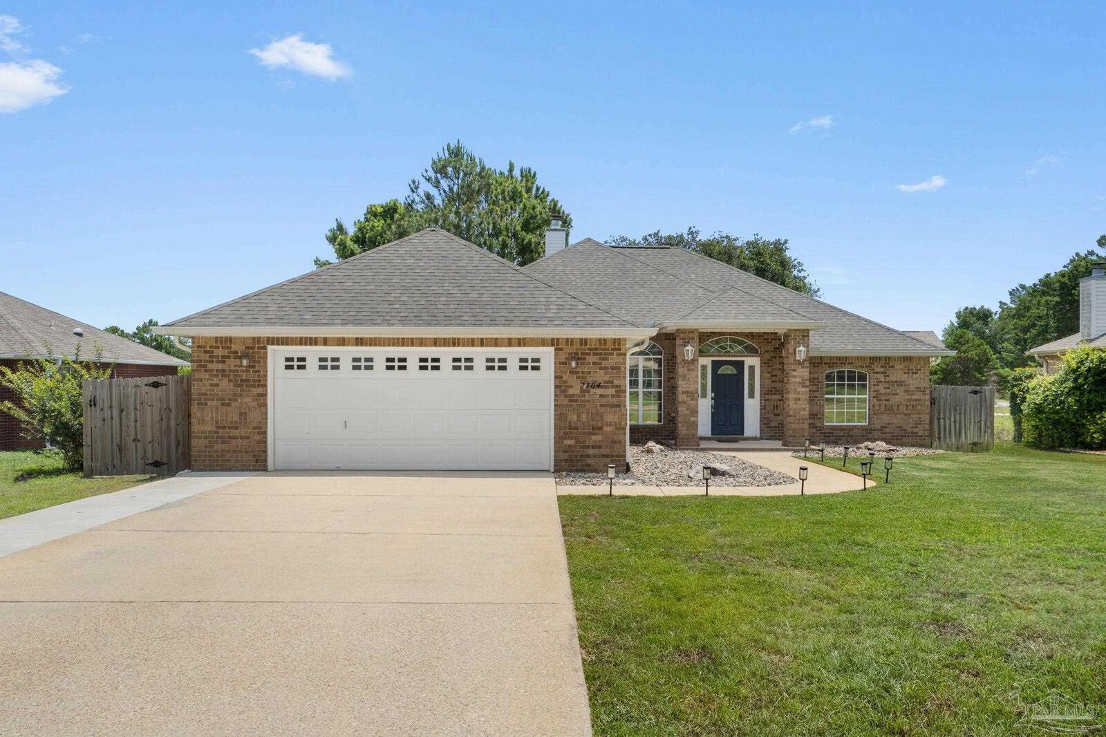 Property Photo: 2704 Creeks Edge Ln FL 32566
