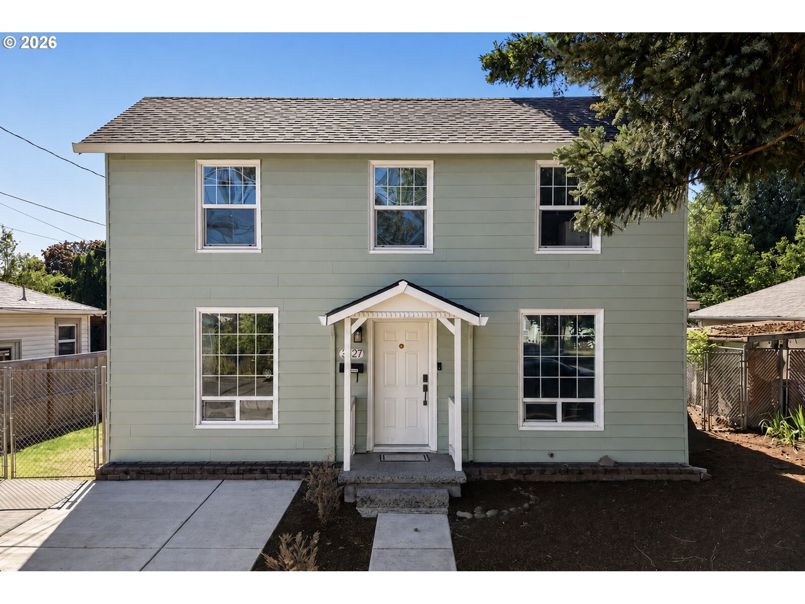 Property Photo:  3327 SE 59th Ave  OR 97206 