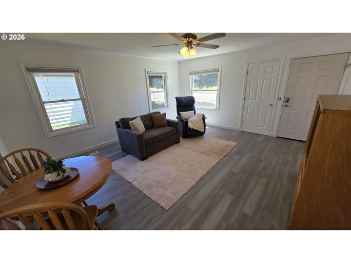 Property Photo: 511 E Burgen St WA 98620