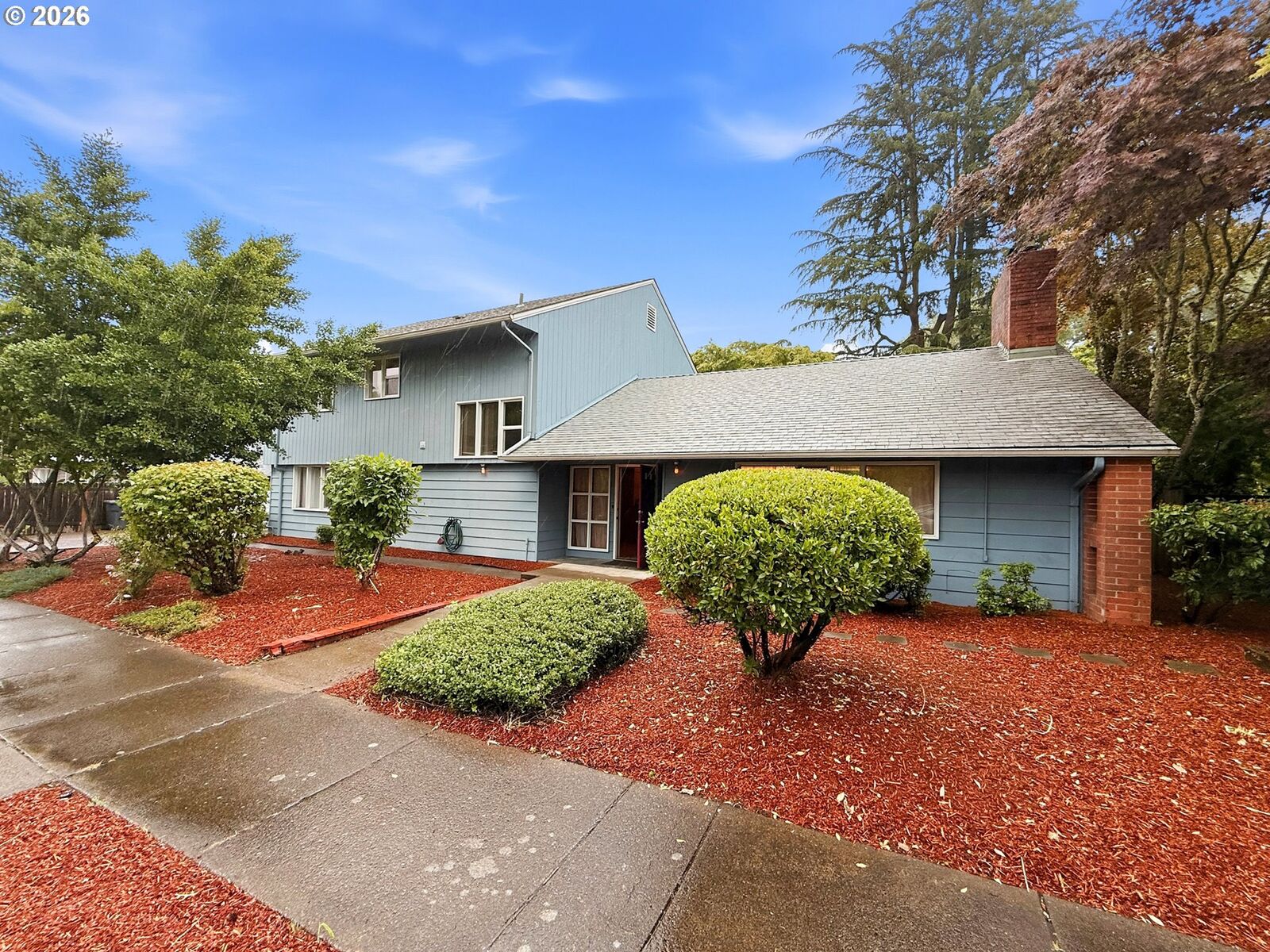 Property Photo: 625 NW 36th St OR 97330