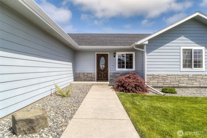 Property Photo: 204 NW Maria Street WA 99324