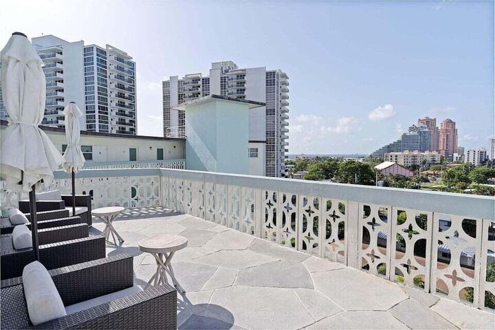 Property Photo: 3250 NE 28th Street Unit 302 FL 33308