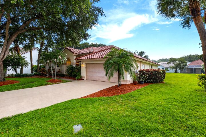 Property Photo: 7607 Monclair Court FL 33467