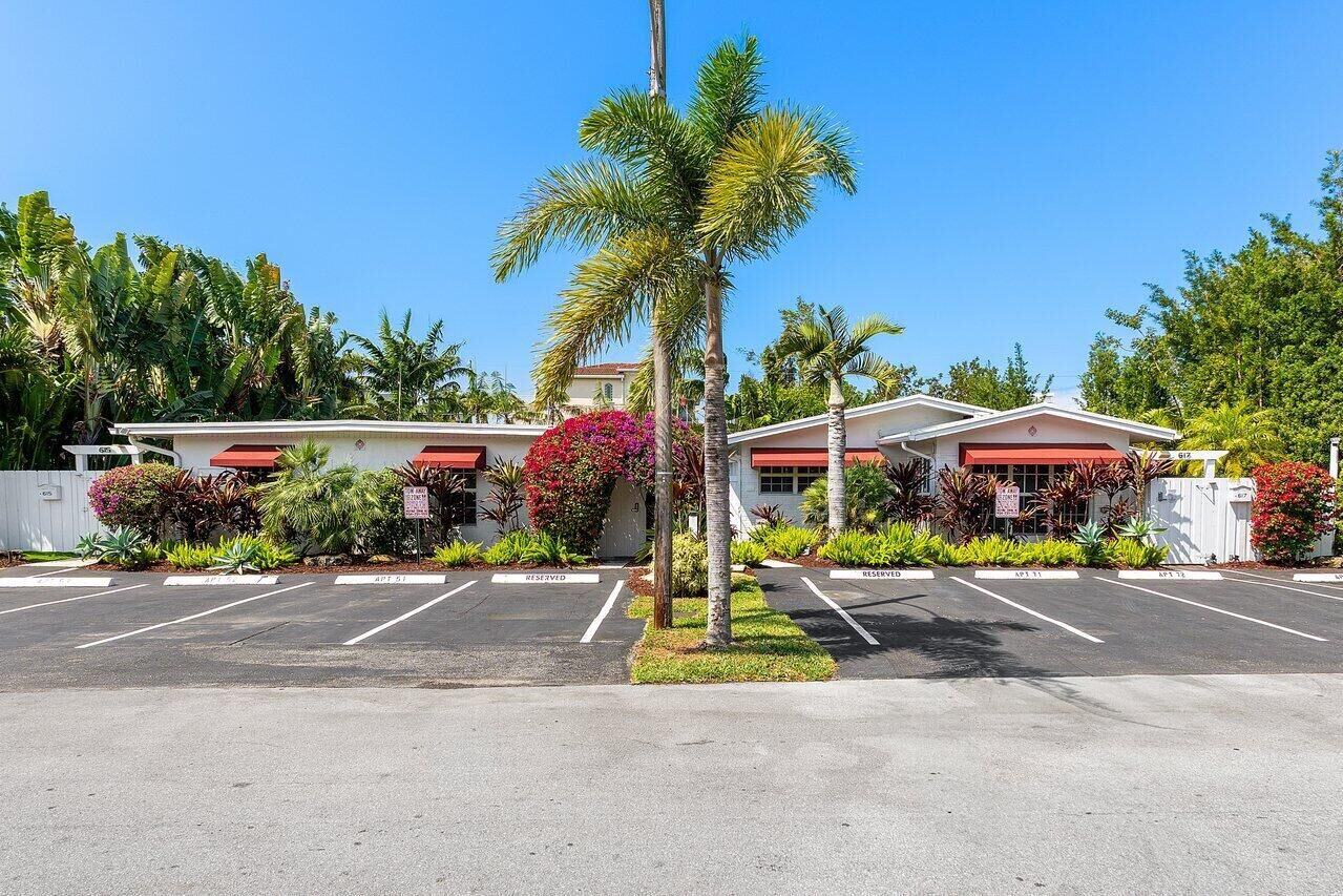 Property Photo: 617 NE 9th Avenue 71 FL 33304
