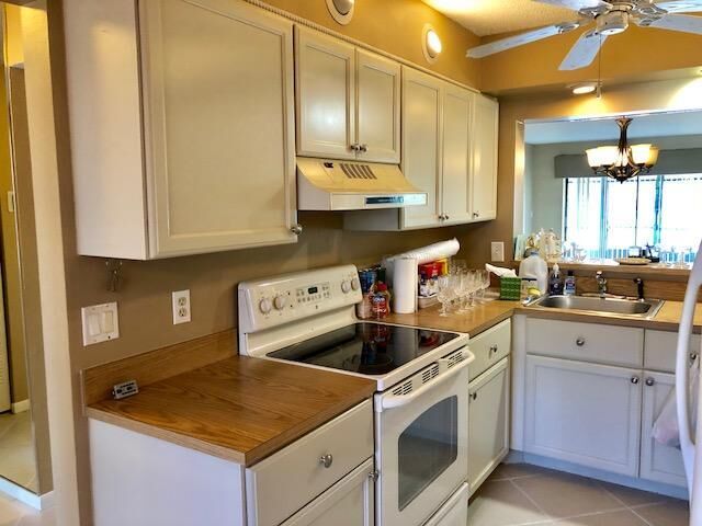 Property Photo: 7844 Willow Spring Drive 1715 FL 33467