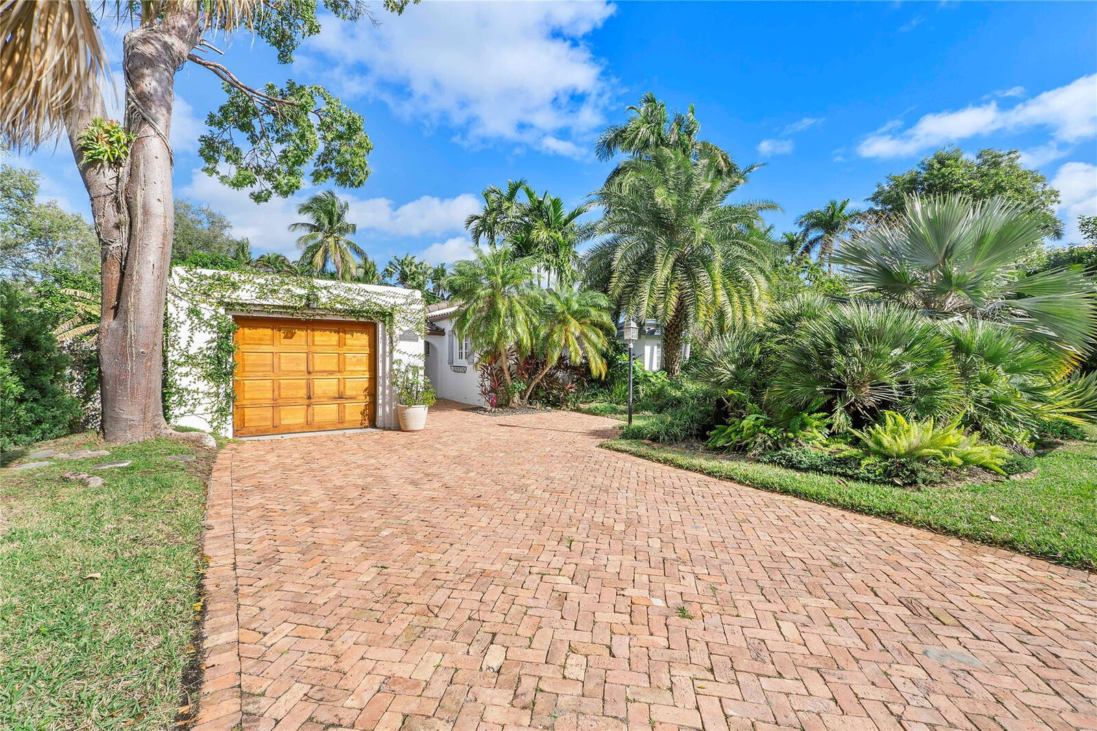 Property Photo:  1615 SE 4th Street  FL 33301 