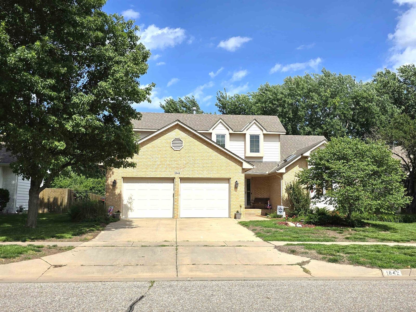 Property Photo:  1842 N Valleyview St  KS 67212 