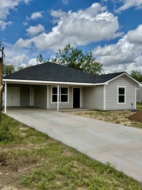 Property Photo: 2107 N Lillie Street TX 76903