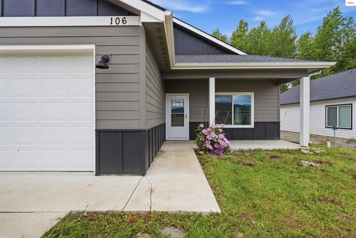 Property Photo:  106 11th St  ID 83856 