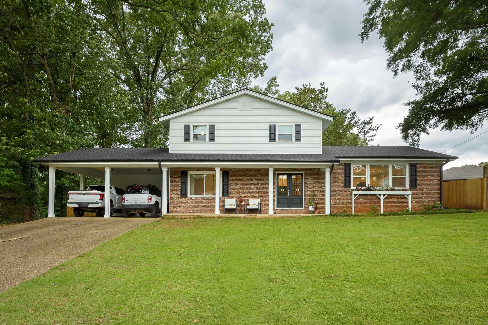 Property Photo: 230 Robinhood Dr AL 35633