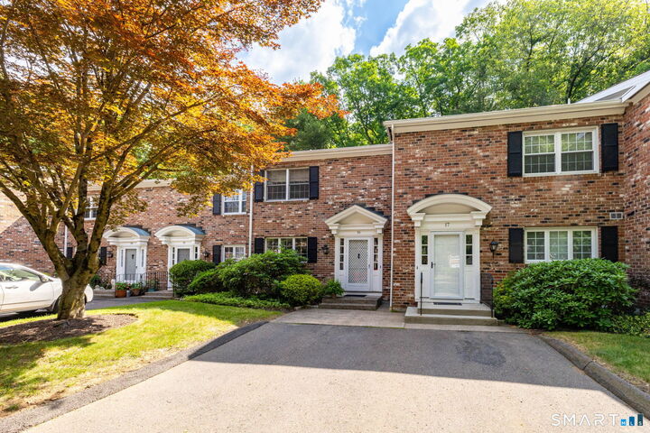 Property Photo:  16 Tunxis Village 16  CT 06032 