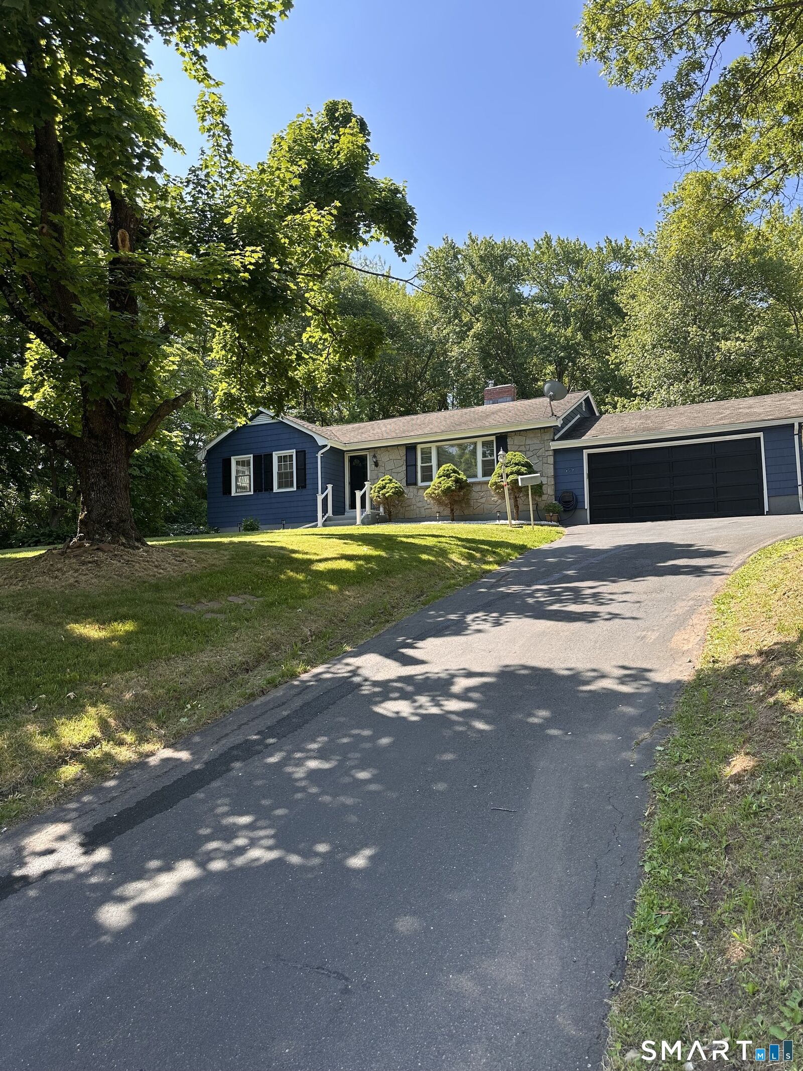 Property Photo:  665 Bloomfield Avenue  CT 06095 