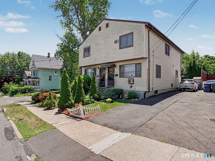 Property Photo:  160 Granfield Avenue  CT 06610 