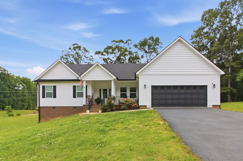 Property Photo: 33 King Arthur Dr TN 38242