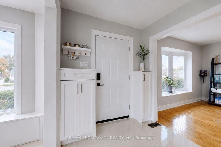 Property Photo: 49 King Louis Crescent ON M1T 2X1