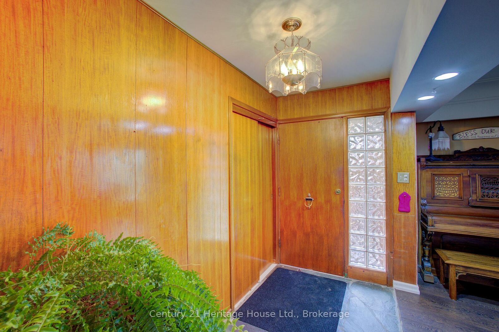 Property Photo:  252 Durham Road W  ON N0G 1R0 