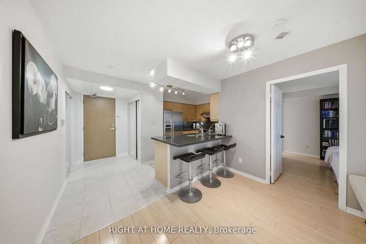 Property Photo:  233 Beecroft Road 1915  ON M2N 6Z9 
